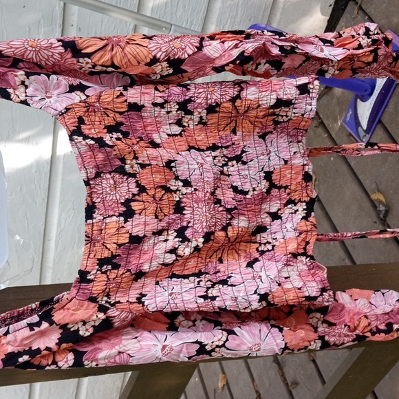 🟢BOGO🟢Floral Cropped Top - Picture 3 of 3